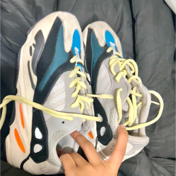 Adidas Men’s Yeezys 700 wave runner in women’s - Picture 2 of 2